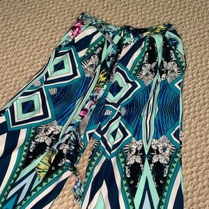 Green flower flowy pants🖤